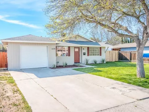 439 S 7th St, Kerman, CA 93630 photo 1