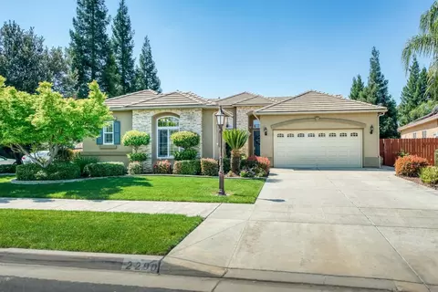 2290 Deauville Cir, Clovis, CA 93619 photo 1