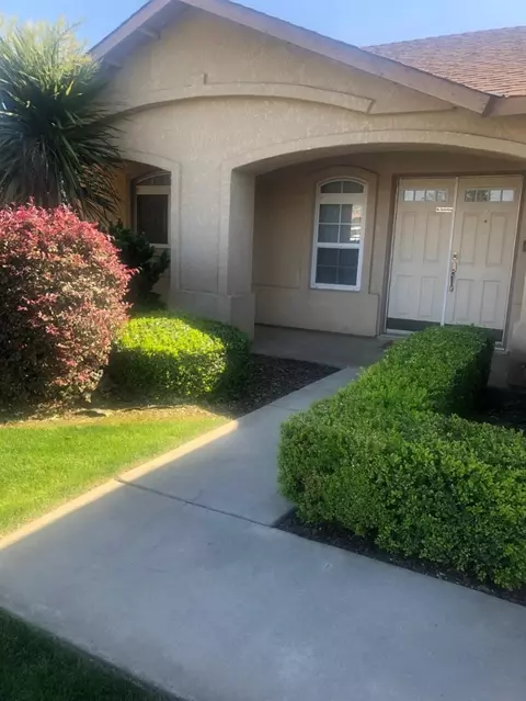 3246 Ren Way, Madera, CA 93638 photo 1