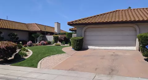1112 Valley Way, Madera, CA 93637 photo 1