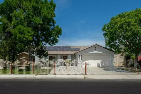14580 W San Joaquin Ave, Kerman, CA 93630 photo 1