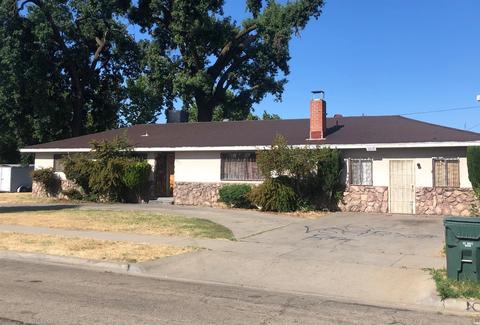 831 J St, Sanger, CA 93657 photo 1