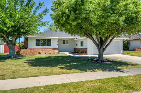 216 E Bainbridge Dr, Hanford, CA 93230 photo 1
