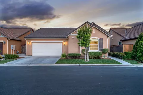 3800 E Chessa Ln, Clovis, CA 93619 photo 1