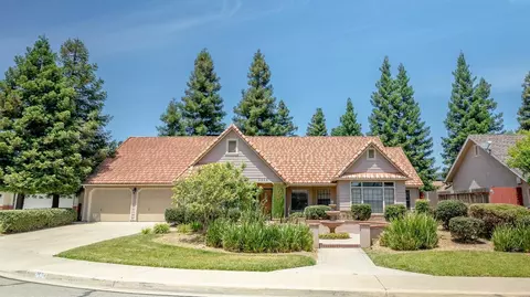 2524 E Hillcrest Ct, Visalia, CA 93292 photo 1