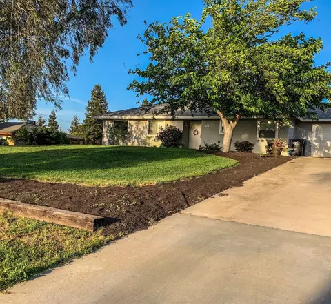 18361 Regal Dr, Madera, CA 93638 photo 1