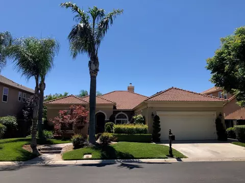 4527 N Emerald Peak Dr NE, Clovis, CA 93619 photo 1
