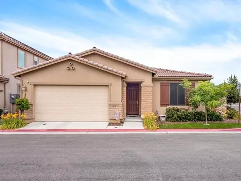 3081 Glacier Ln, Clovis, CA 93619 photo 1