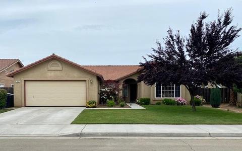 208 S Double Tree Way, Madera, CA 93637 photo 1