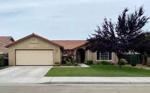 208 S Double Tree Way, Madera, CA 93637 photo 1