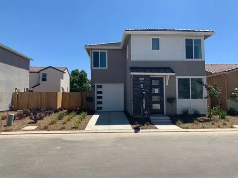2460 Lombard Ln, Clovis, CA 93611 photo 1