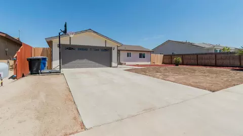 360 Pearl Dr, Lemoore, CA 93245 photo 1