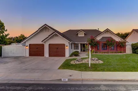 911 N Rogers Ave, Clovis, CA 93611 photo 1