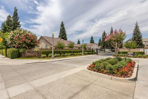 1890 Lawrence Ave, Clovis, CA 93611 photo 1