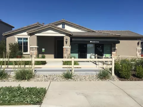 456 Daphne Ln, Lemoore, CA 93245
