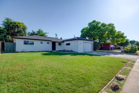627 W Dennis Dr, Clovis, CA 93612 photo 1