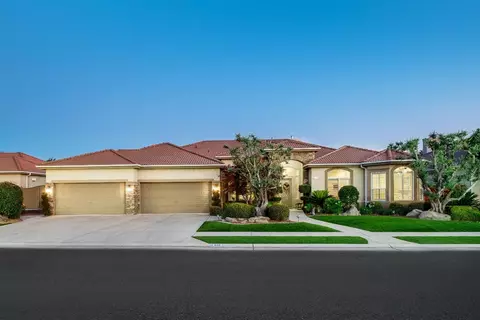 616 Richmond Ave, Clovis, CA 93619 photo 1