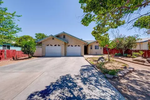 917 Columbia St, Madera, CA 93638 photo 1