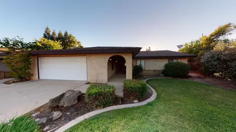2224 Holt, Sanger, CA 93657 photo 1