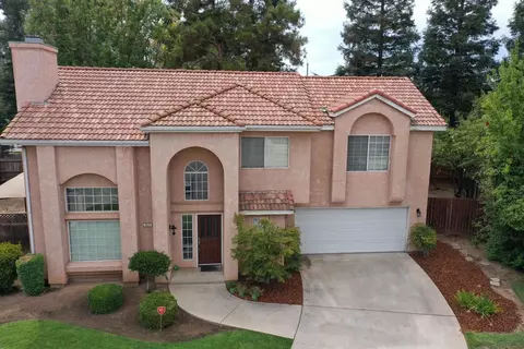 257 E Braddock Dr, Fresno, CA 93720 photo 1