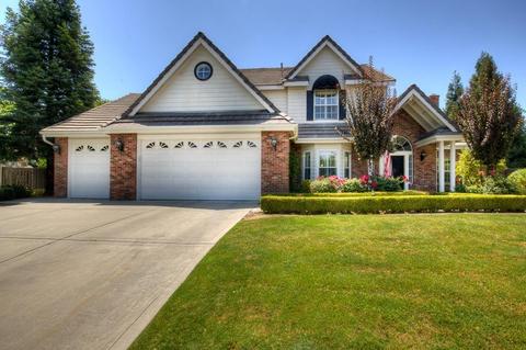 10483 E Cedarwood Ct, Clovis, CA 93619 photo 1