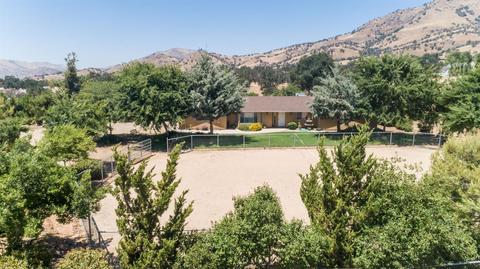 7016 Morain Dr, Sanger, CA 93657 photo 1