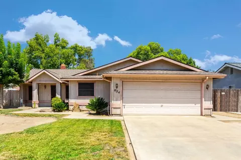 824 Suzanne Ct, Dinuba, CA 93618 photo 1