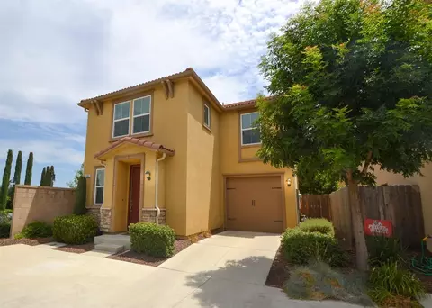 1585 N Piccadilly Ln, Clovis, CA 93619 photo 1
