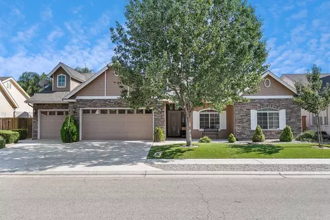 114 Serena Ave, Clovis, CA 93619 photo 1