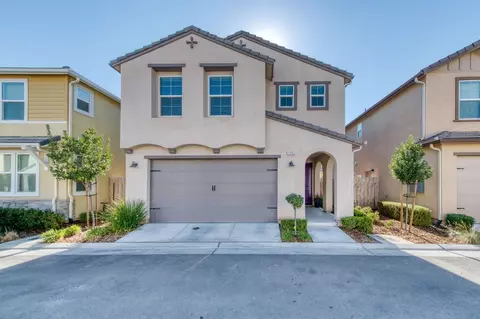 1342 Joy Dr, Clovis, CA 93619 photo 1