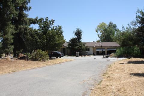 9254 N Fowler Ave, Clovis, CA 93619 photo 1