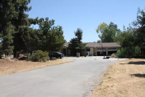 9254 N Fowler Ave, Clovis, CA 93619 photo 1