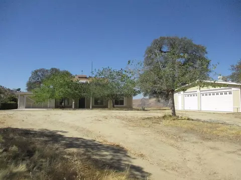 30300 Trimmer Springs Rd, Sanger, CA 93657 photo 1