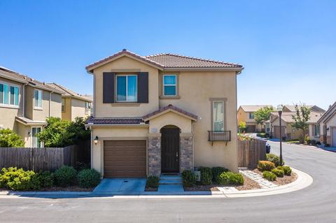 3339 Crevasse Ln, Clovis, CA 93619 photo 1