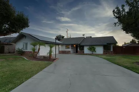 2301 E Iris, Visalia, CA 93292 photo 1