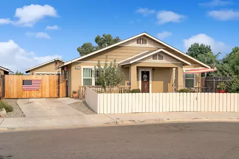 3287 Whittier, Clovis, CA 93611 photo 1