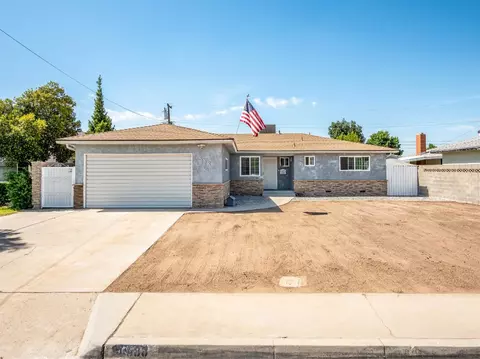 588 W San Jose Ave, Clovis, CA 93612 photo 1