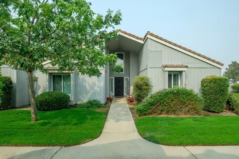 1862 Cougar Ln, Clovis, CA 93611 photo 1