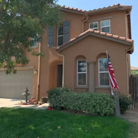 824 Pear St, Madera, CA 93638 photo 1
