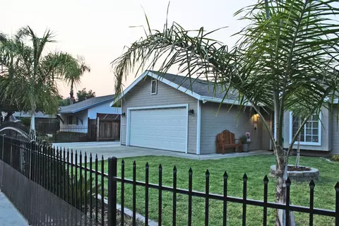 832 E Myrtle, Visalia, CA 93292 photo 1