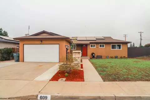 609 W Donner Ave, Clovis, CA 93612 photo 1