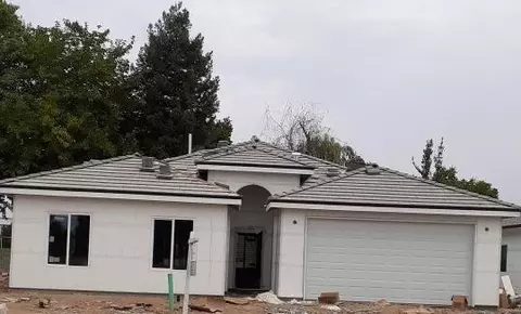 1031 E Adell St, Madera, CA 93638 photo 1