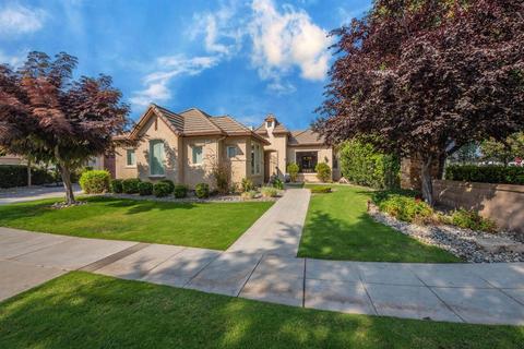 1484 N Cherry Ln, Clovis, CA 93619 photo 1