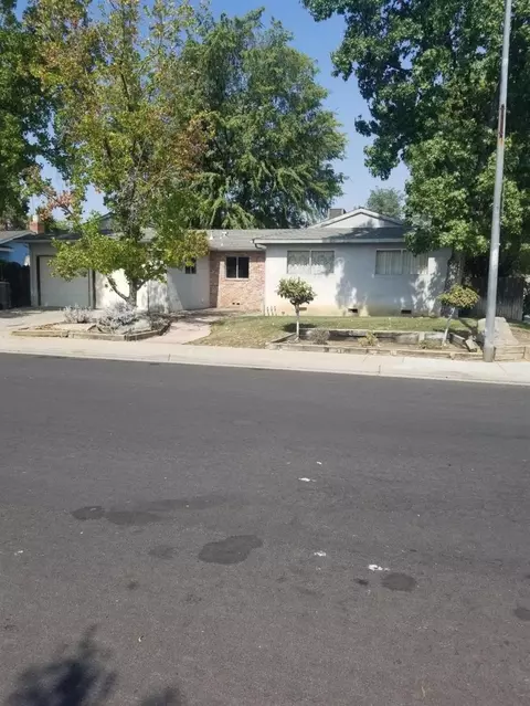 1681 Beverly Ave, Clovis, CA 93611 photo 1