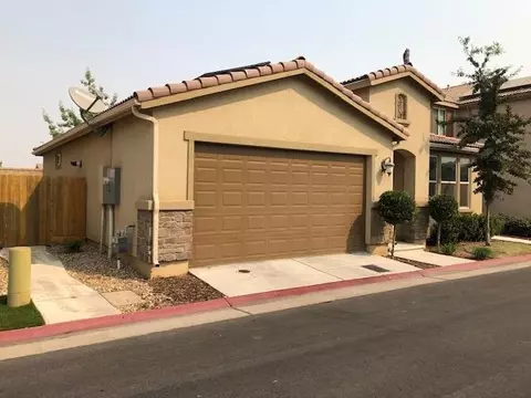3061 Glacier Ln, Clovis, CA 93619 photo 1