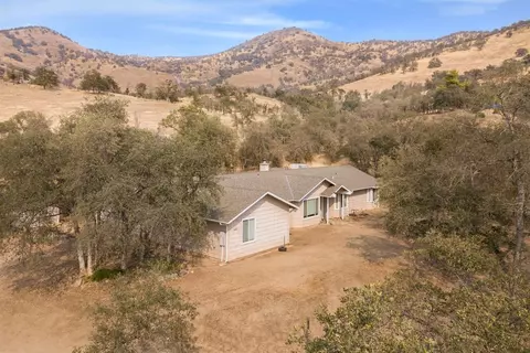 6864 Rodeo Dr, Sanger, CA 93657 photo 1