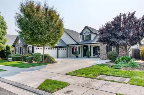 548 W Loyola Ave, Clovis, CA 93619 photo 1