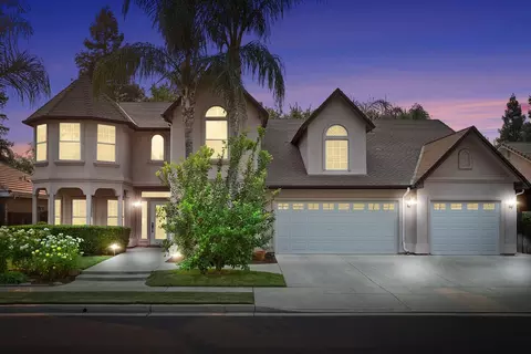 1076 N Joshua Ave, Clovis, CA 93611 photo 1