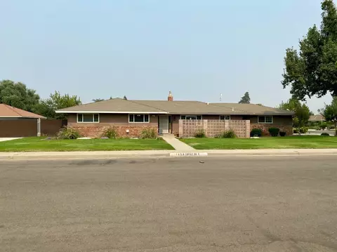 1458 Circle Dr E, Sanger, CA 93657 photo 1