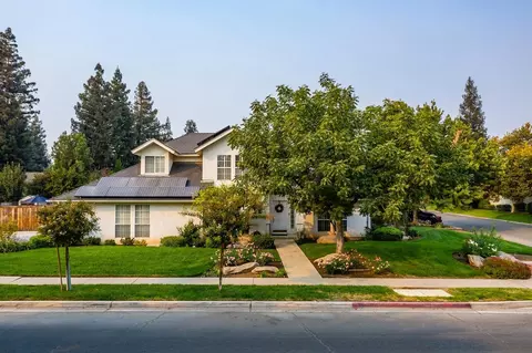 940 E Foxhill Dr, Fresno, CA 93720 photo 1